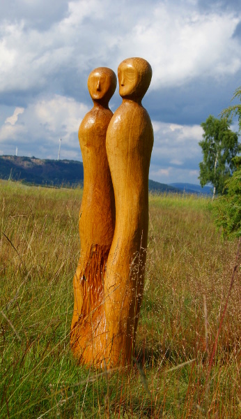 Skulptur Menschen am Fluss